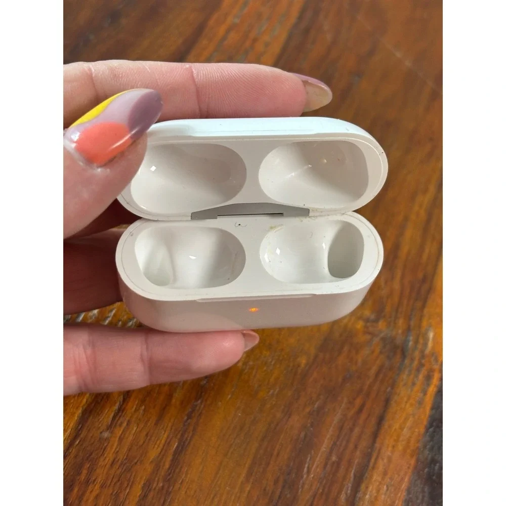 Apple AirPods Pro 2nd Gen Wireless Charging Case USB-C MagSafe White Replacement